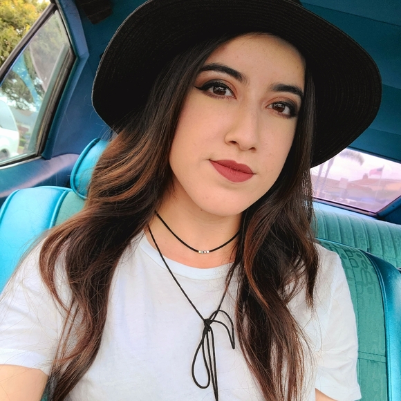 Meet your Posher, Crystal - Picture 1 of 1